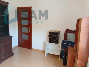 Moradia T2 para Venda em Dois Portos e Runa