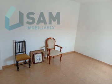 Moradia T2 para Venda em Dois Portos e Runa