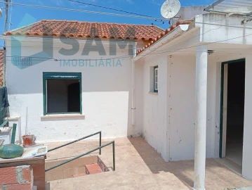 Moradia T2 para Venda em Dois Portos e Runa