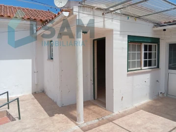 Moradia T2 para Venda em Dois Portos e Runa