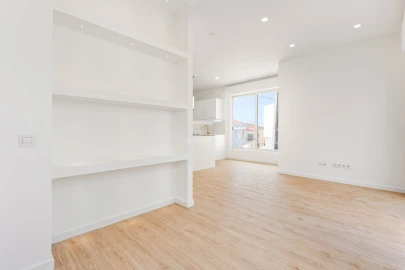 Apartamento T1 para Venda em Carcavelos e Parede