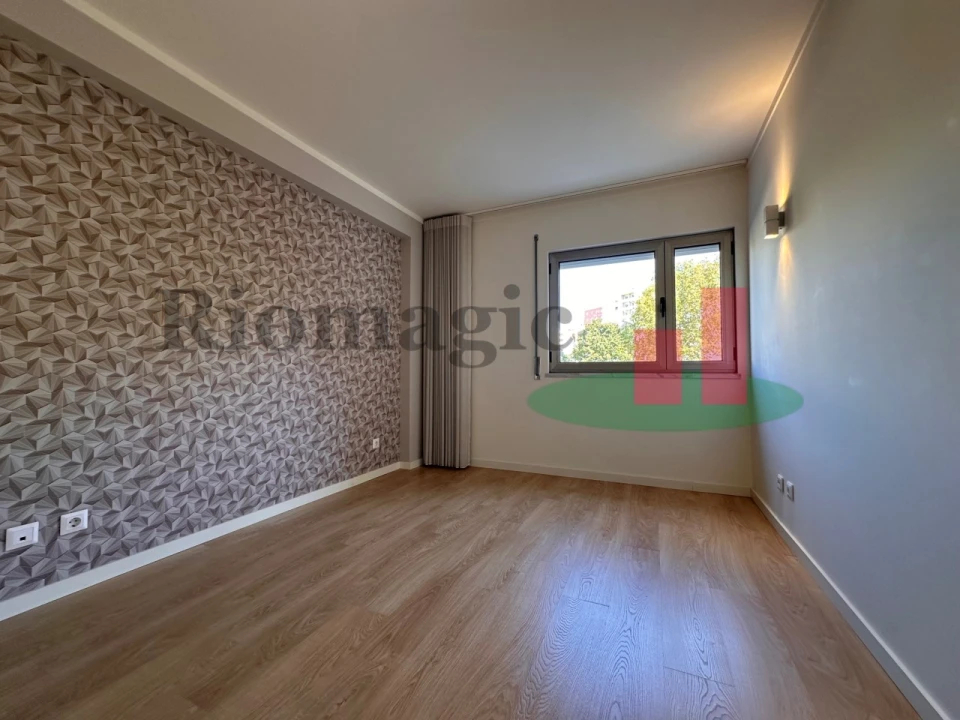 Apartamento T2 para Arrendamento em Lumiar Foto 3