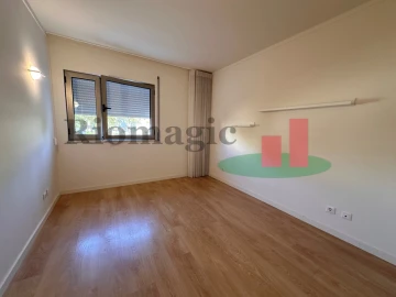 Apartamento T2 para Arrendamento em Lumiar