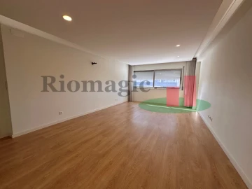 Apartamento T2 para Arrendamento em Lumiar