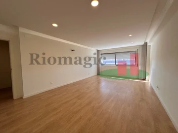 Apartamento T2 para Arrendamento em Lumiar