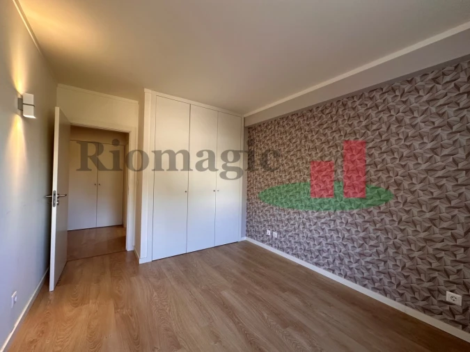 Apartamento T2 para Arrendamento em Lumiar Foto 2