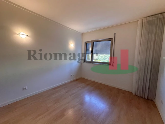 Apartamento T2 para Arrendamento em Lumiar Foto 4