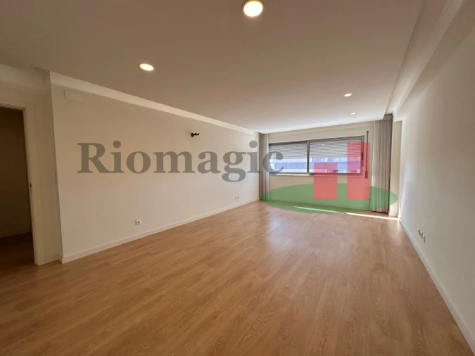 Apartamento T2 para Arrendamento em Lumiar Foto 11