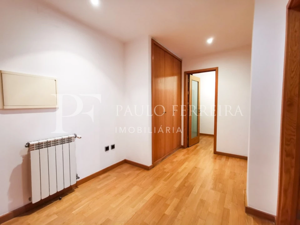 Apartamento T2 para Arrendamento em Antas e Abade de Vermoim Foto 11
