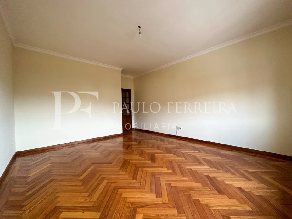 Apartamento T2 para Arrendamento em Vila Nova de Famalicão e Calendário Foto 3