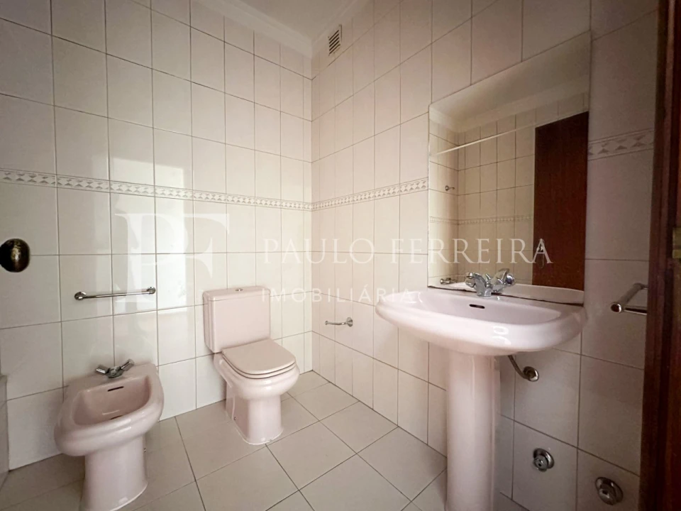 Apartamento T2 para Arrendamento em Vila Nova de Famalicão e Calendário Foto 13