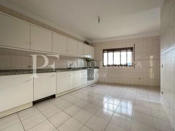 Apartamento T2 para Arrendamento em Vila Nova de Famalicão e Calendário