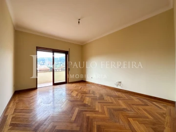 Apartamento T2 para Arrendamento em Vila Nova de Famalicão e Calendário