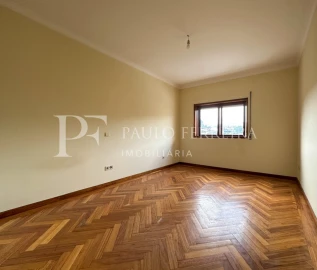 Apartamento T2 para Arrendamento em Vila Nova de Famalicão e Calendário