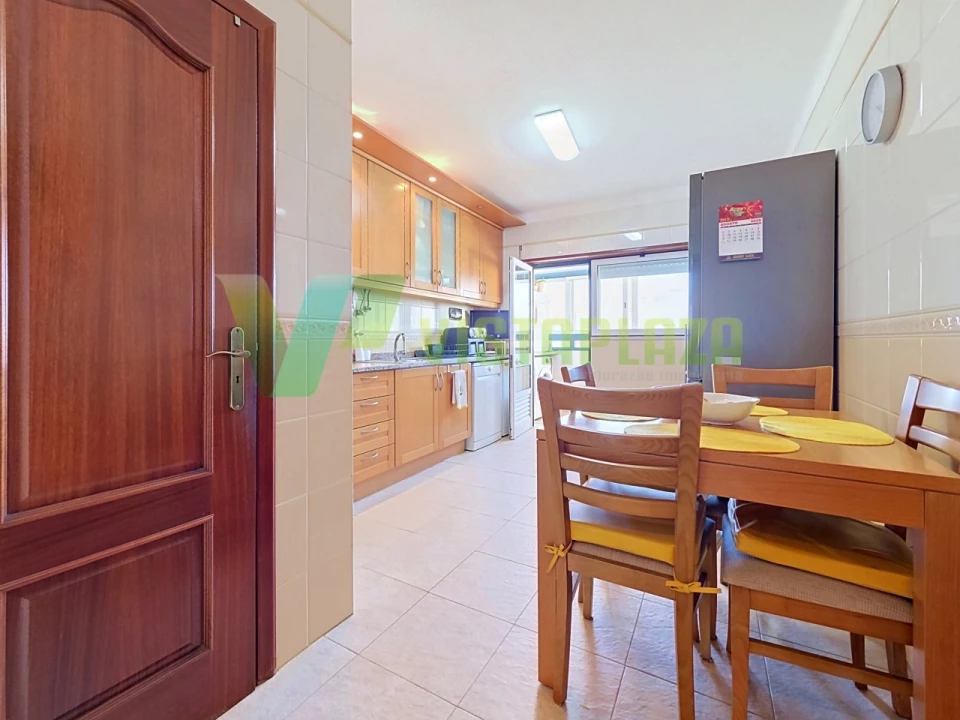 Apartamento T4 para Venda em Portimão Foto 5