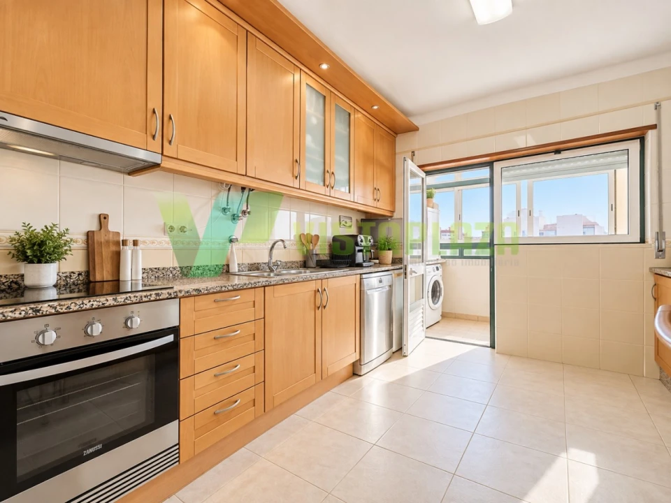 Apartamento T4 para Venda em Portimão Foto 3