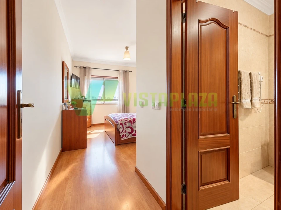 Apartamento T4 para Venda em Portimão Foto 16