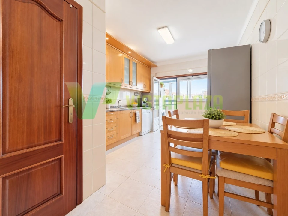 Apartamento T4 para Venda em Portimão Foto 7