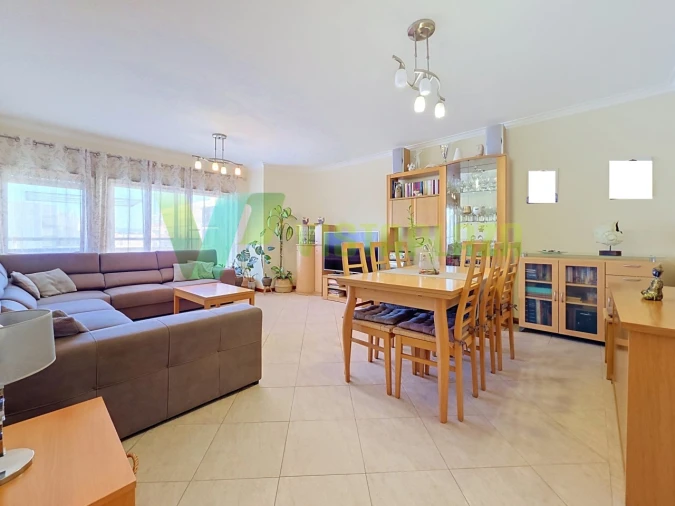 Apartamento T4 para Venda em Portimão Foto 8