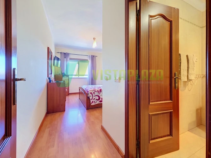Apartamento T4 para Venda em Portimão Foto 11