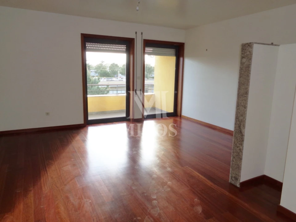 Apartamento T2 para Arrendamento em Darque Foto 4