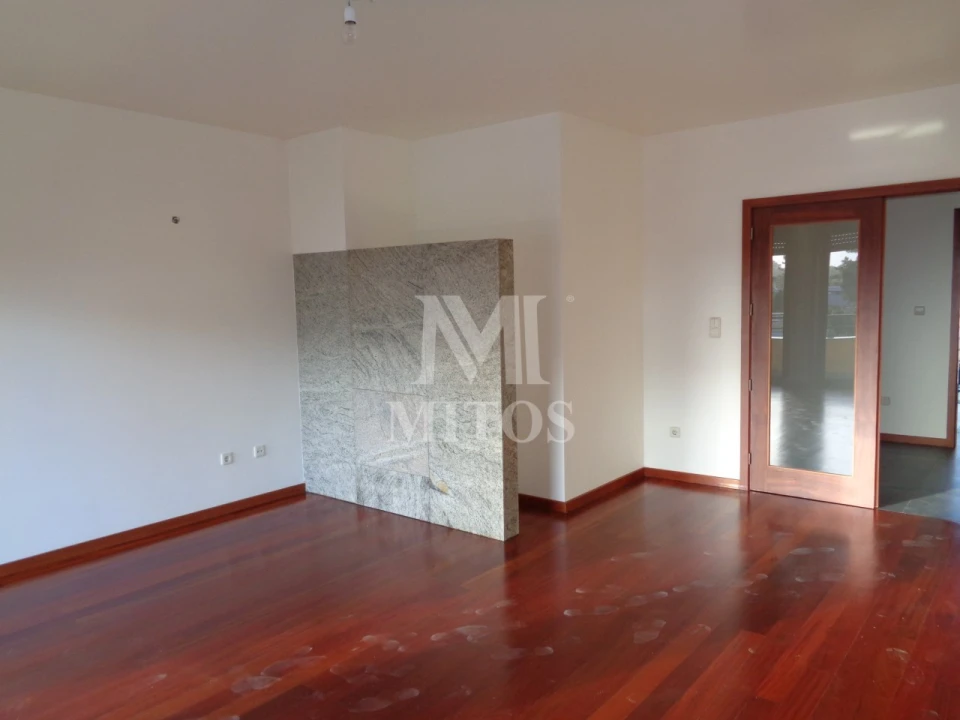 Apartamento T2 para Arrendamento em Darque Foto 2