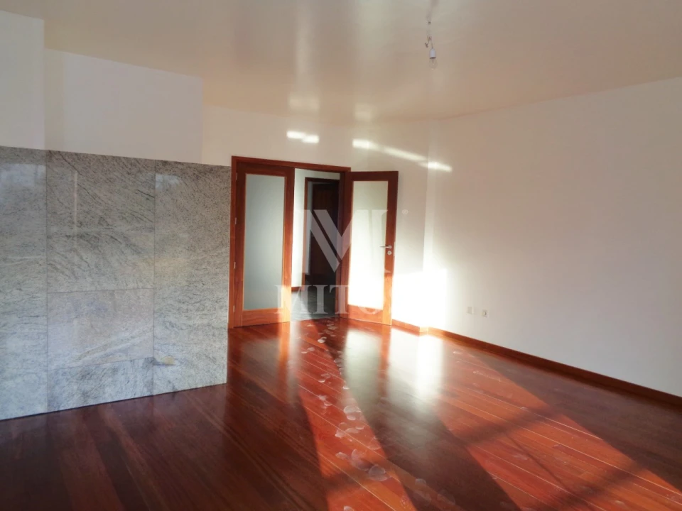 Apartamento T2 para Arrendamento em Darque Foto 3