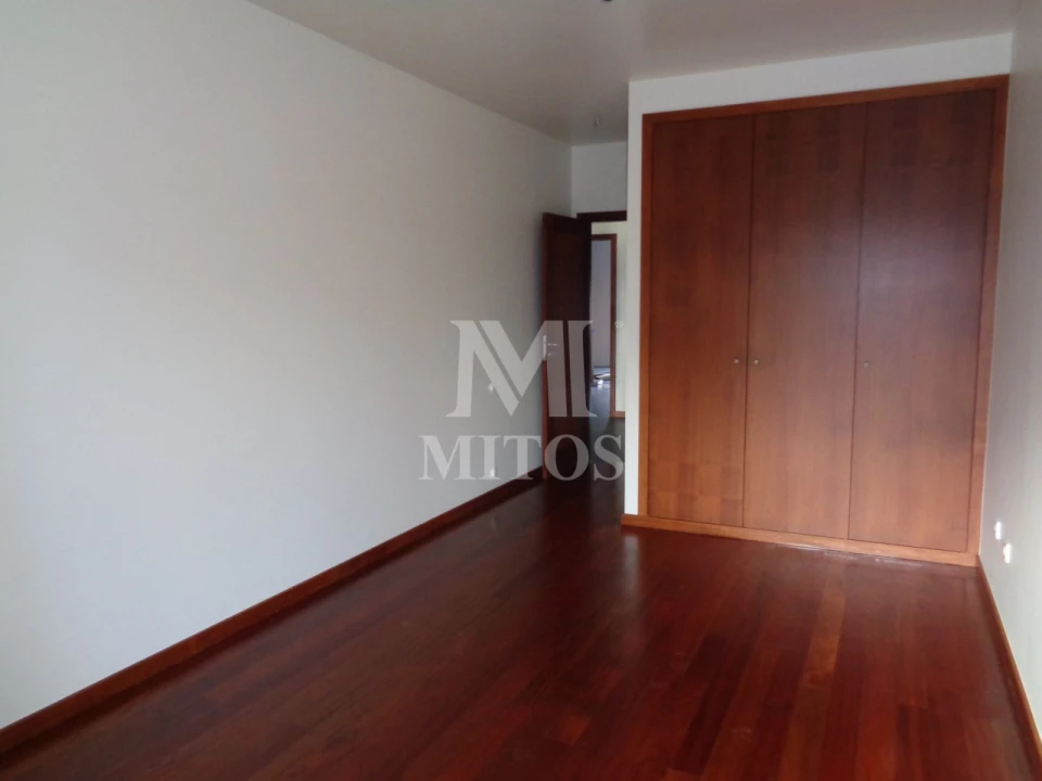 Apartamento T2 para Arrendamento em Darque Foto 8