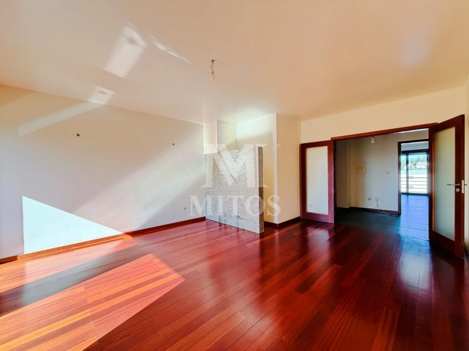 Apartamento T2 para Arrendamento em Darque Foto 2