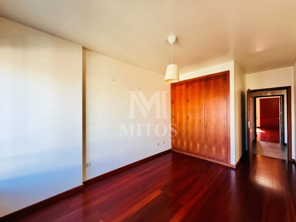 Apartamento T2 para Arrendamento em Darque Foto 17