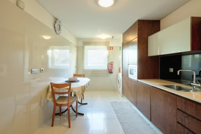 Apartamento T3 para Arrendamento em Glória e Vera Cruz
