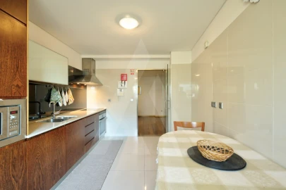 Apartamento T3 para Arrendamento em Glória e Vera Cruz