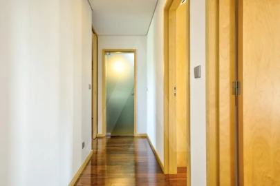 Apartamento T3 para Arrendamento em Glória e Vera Cruz
