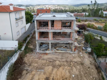 Moradia T4 para Venda em Leiria, Pousos, Barreira e Cortes
