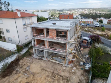 Moradia T4 para Venda em Leiria, Pousos, Barreira e Cortes