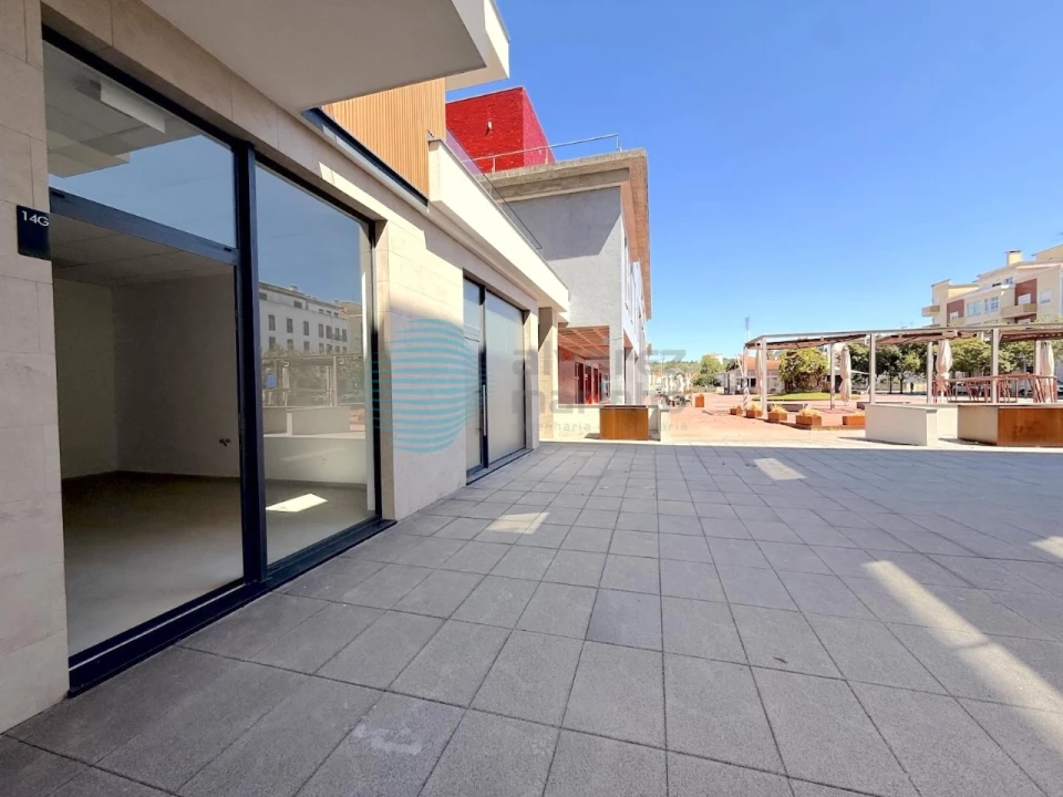 Loja para Arrendamento em Santa Maria, São Pedro e Matacães Foto 3