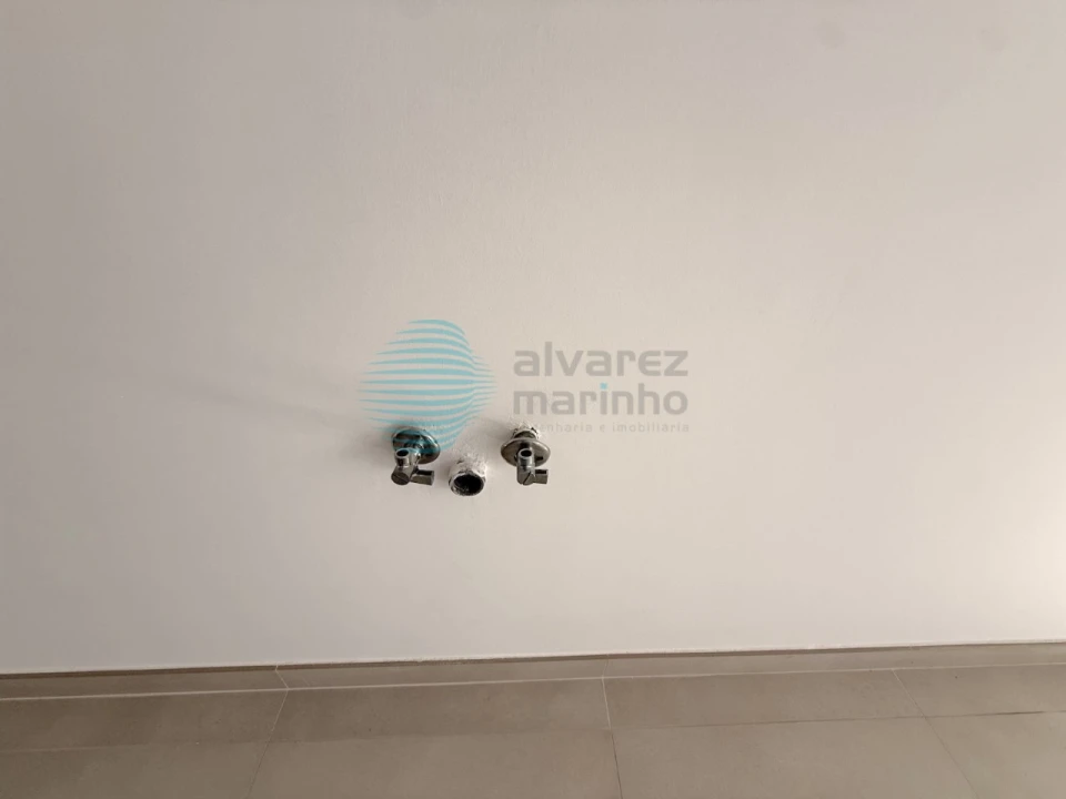 Loja para Arrendamento em Santa Maria, São Pedro e Matacães Foto 13