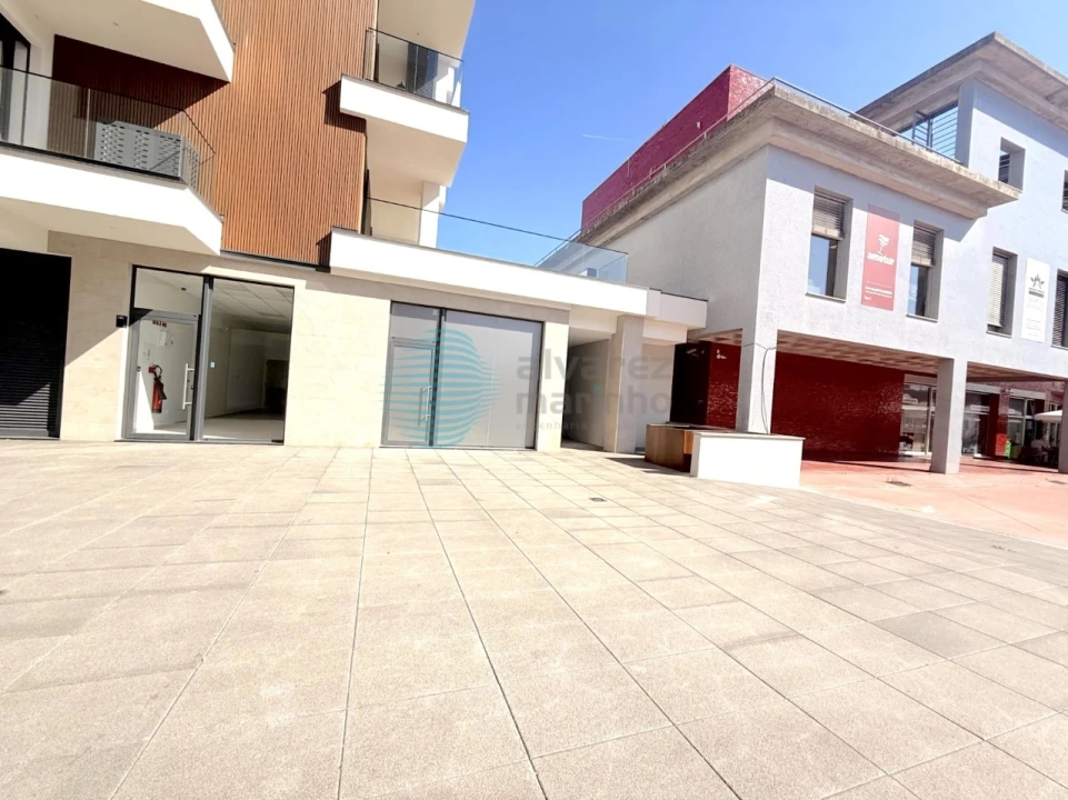 Loja para Arrendamento em Santa Maria, São Pedro e Matacães Foto 17