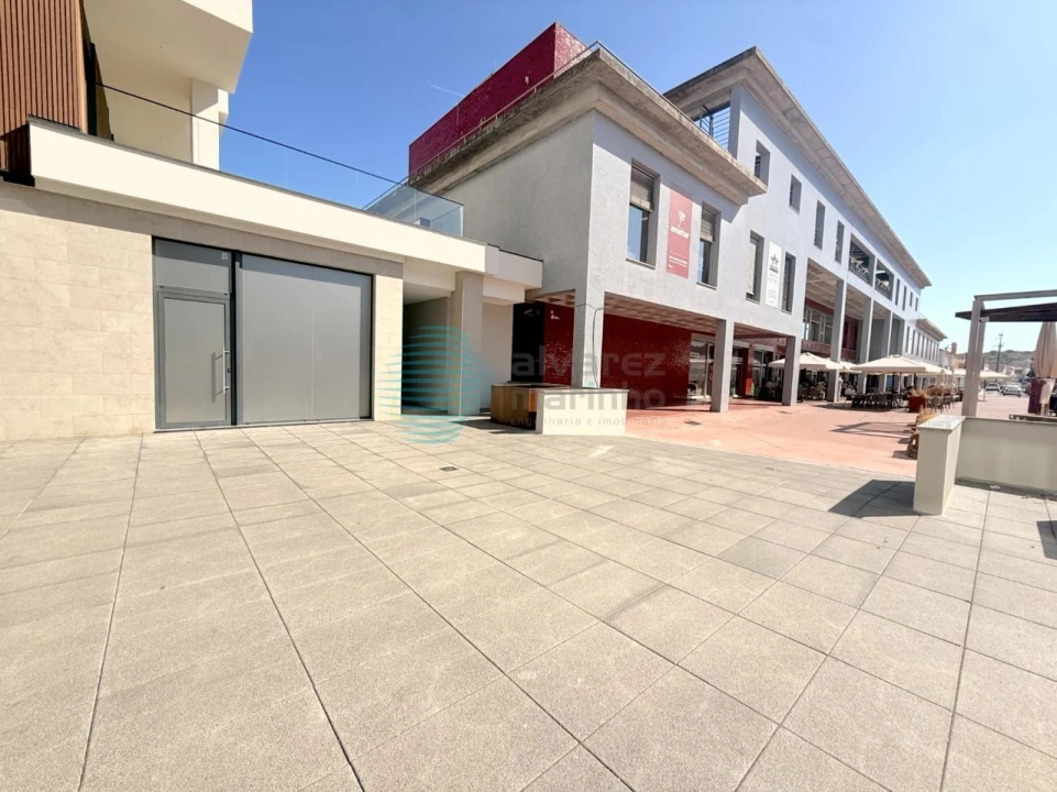 Loja para Arrendamento em Santa Maria, São Pedro e Matacães Foto 19