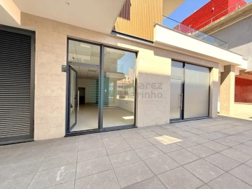 Loja para Arrendamento em Santa Maria, São Pedro e Matacães