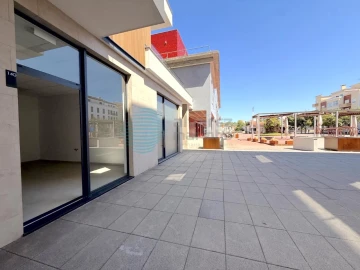Loja para Arrendamento em Santa Maria, São Pedro e Matacães