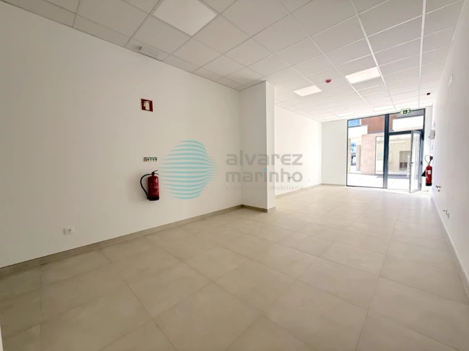 Loja para Arrendamento em Santa Maria, São Pedro e Matacães Foto 9
