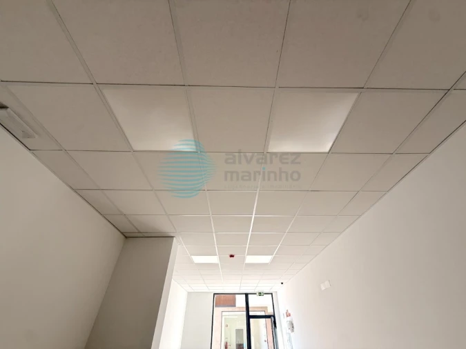 Loja para Arrendamento em Santa Maria, São Pedro e Matacães Foto 18