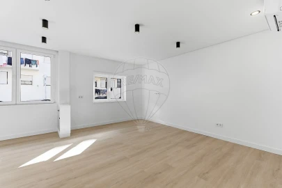 Apartamento T2 para Venda em Baixa da Banheira e Vale da Amoreira
