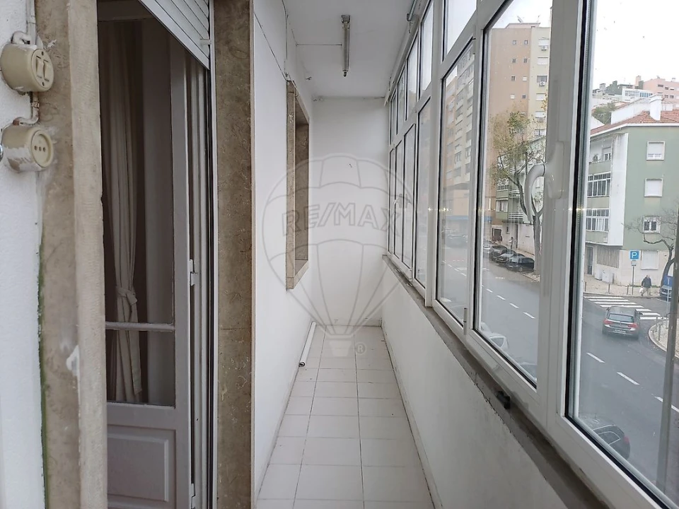 Apartamento T2 para Arrendamento em São Domingos de Benfica Foto 5