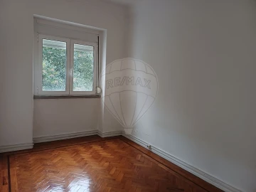 Apartamento T2 para Arrendamento em São Domingos de Benfica