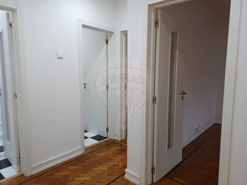 Apartamento T2 para Arrendamento em São Domingos de Benfica