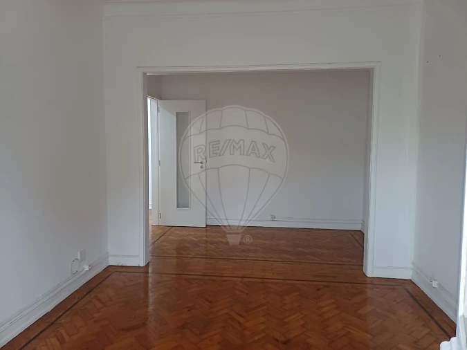 Apartamento T2 para Arrendamento em São Domingos de Benfica Foto 8