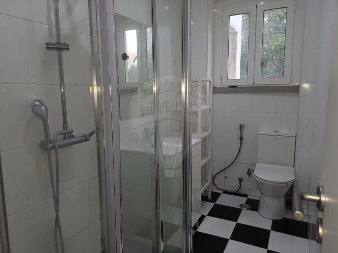 Apartamento T2 para Arrendamento em São Domingos de Benfica Foto 10