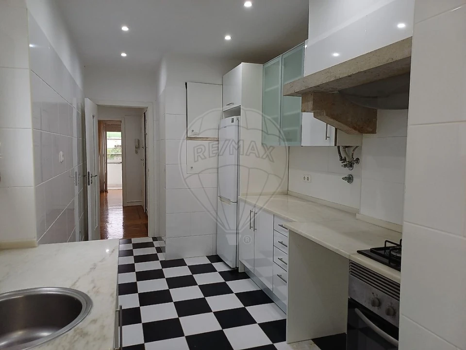 Apartamento T2 para Arrendamento em São Domingos de Benfica Foto 12